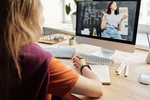 Apprendre le français en regardant la télévision et les films